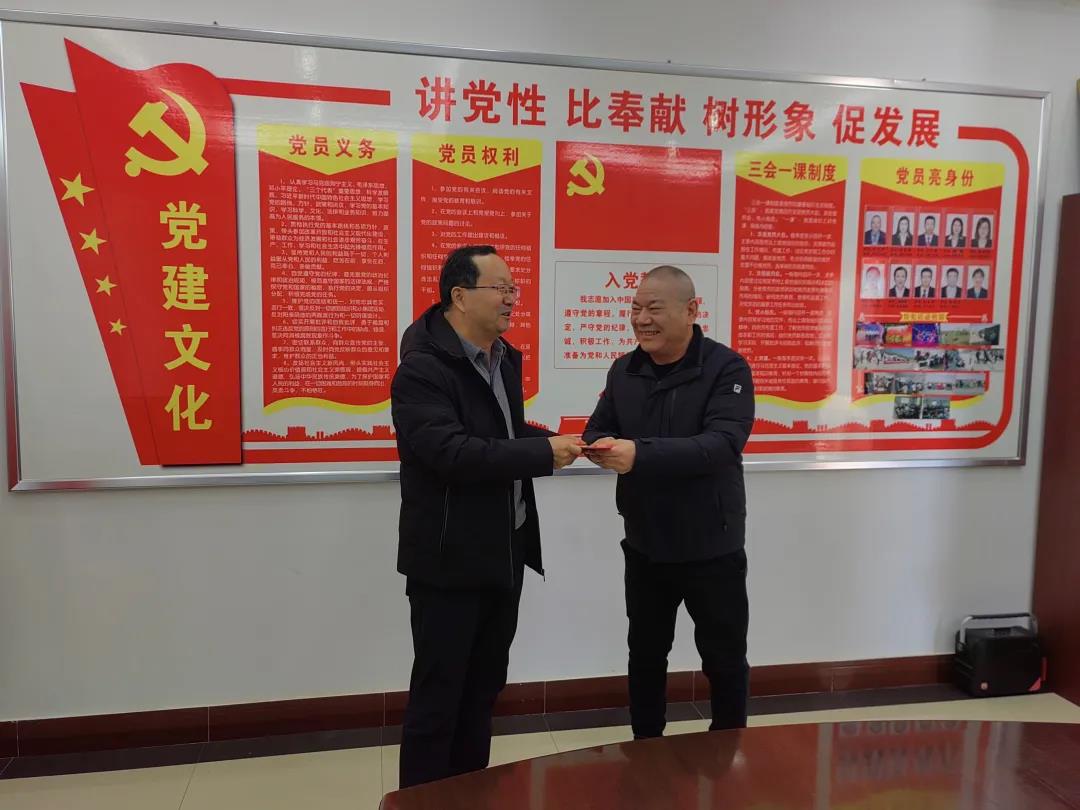 敦煌種業(yè)領(lǐng)導(dǎo)看望慰問(wèn)公司老干部、老黨員及困難黨員職工